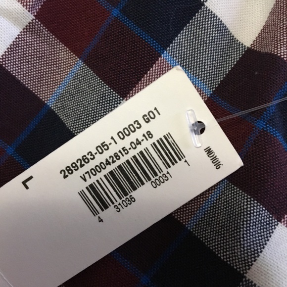 Reg. fit- Built in Flex Men’s woven button down - Picture 5 of 5